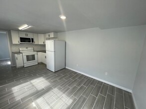 1106 50th Ave Dr W in Bradenton, FL - Building Photo - Building Photo