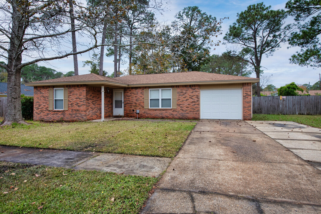 823 Meadow Ln in Fort Walton Beach, FL - Building Photo