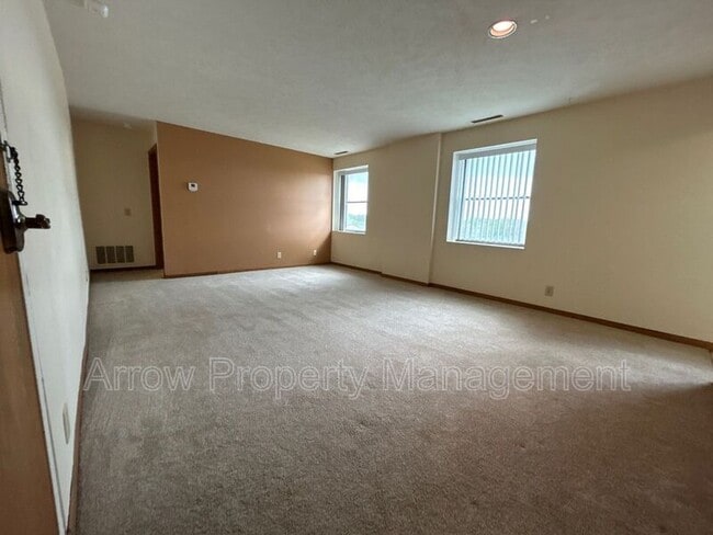 208 E 5th St in York, NE - Building Photo - Building Photo