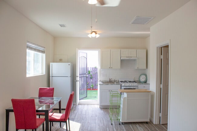 659 Salem St in Glendale, CA - Building Photo - Building Photo