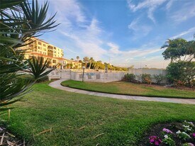 6361 Bahia Del Mar Blvd S in St. Petersburg, FL - Building Photo