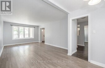 271 Carson Dr in Hamilton, ON - Building Photo - Building Photo