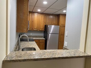 2207 S Braeswood Blvd in Houston, TX - Foto de edificio - Building Photo