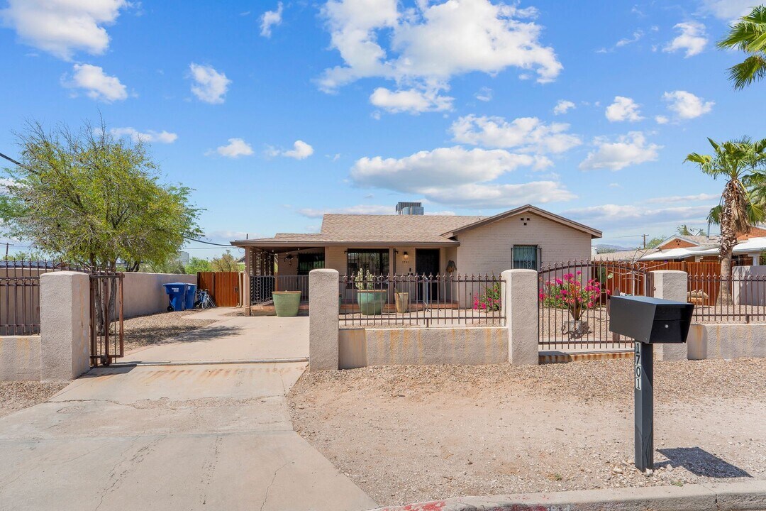 1701 E 10th St in Tucson, AZ - Building Photo