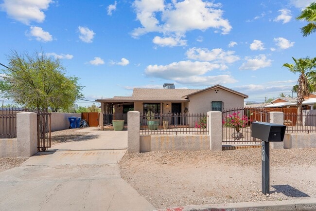property at 1701 E 10th St