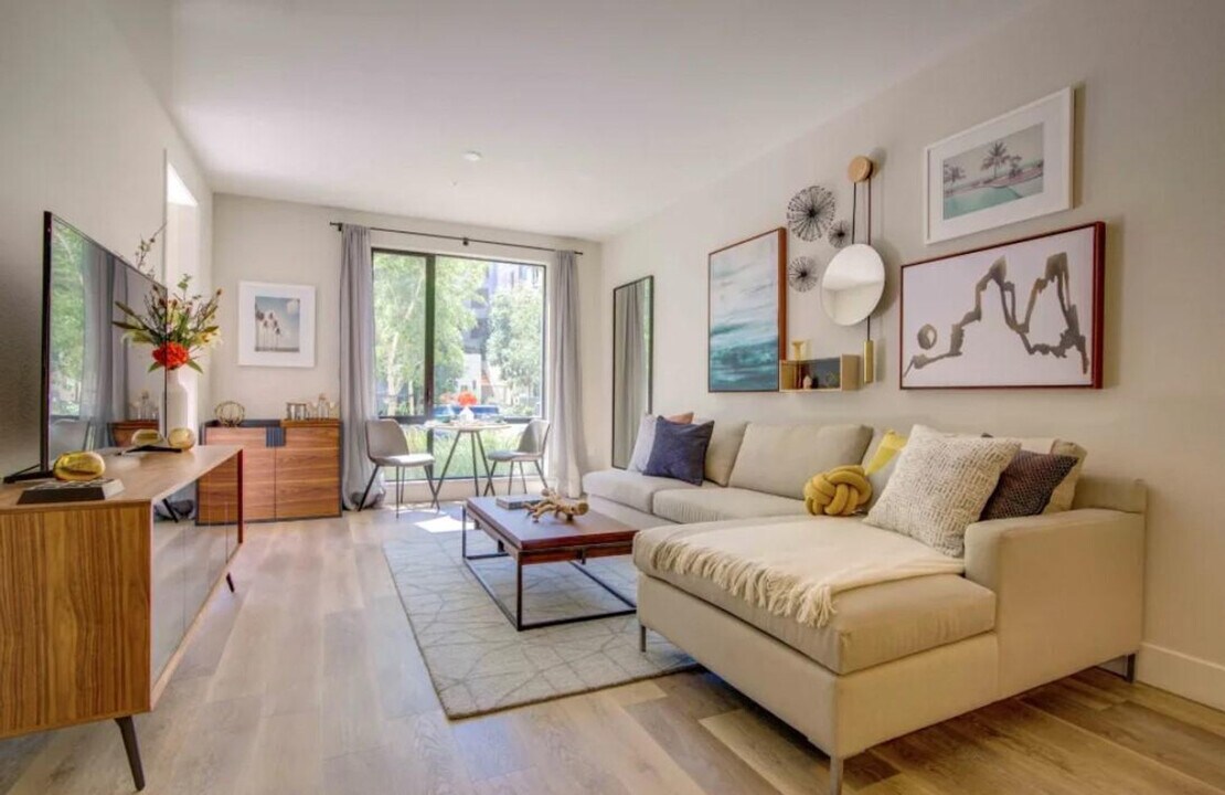 251 Brandon St in San Jose, CA - Building Photo