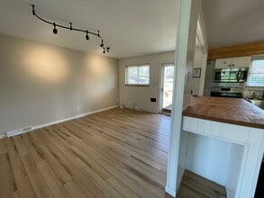 213 Columbus Dr in Belleville, IL - Building Photo - Building Photo