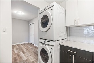 Miry Run Apartments in Mercerville, NJ - Foto de edificio - Building Photo