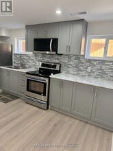 18 Madonna Gardens in Toronto, ON - Building Photo - Building Photo