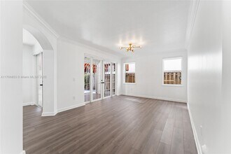14024 SW 154th St in Miami, FL - Foto de edificio - Building Photo