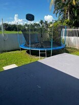 8640 SW 208th Terrace in Cutler Bay, FL - Foto de edificio - Building Photo