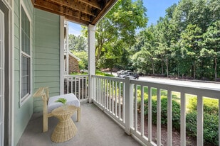Creekside Vista in Decatur, GA - Building Photo
