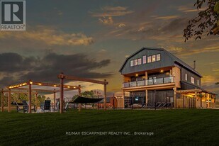 402075 GREY Rd 17 in Georgian Bluffs, ON - Building Photo