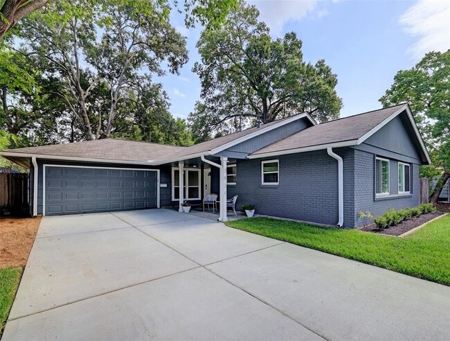 property at 7926 Ridgeview Dr