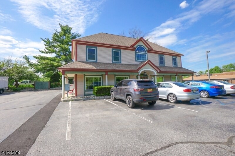 15 Church St in Vernon, NJ - Building Photo