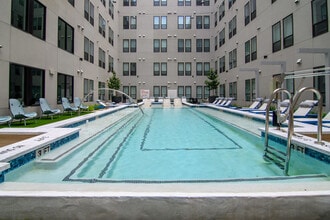 701 Richmond Ave. in Houston, TX - Foto de edificio - Building Photo