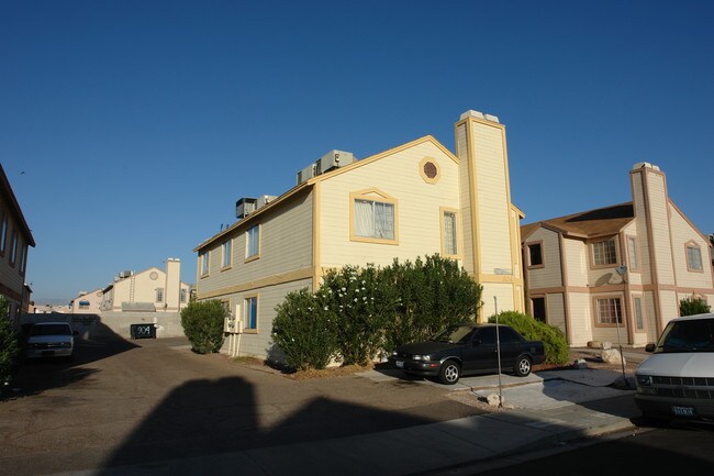 Village At Washington in Las Vegas, NV - Building Photo - Building Photo