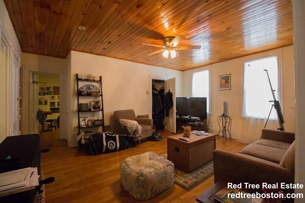 234 Cypress St, Unit 3 in Brookline, MA - Building Photo