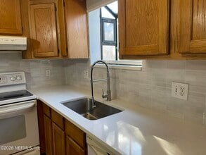 2002 First St in Neptune Beach, FL - Building Photo - Building Photo