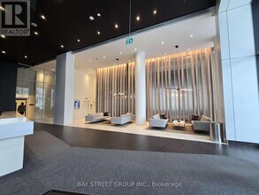 3900 Confederation Pkwy in Mississauga, ON - Building Photo - Building Photo