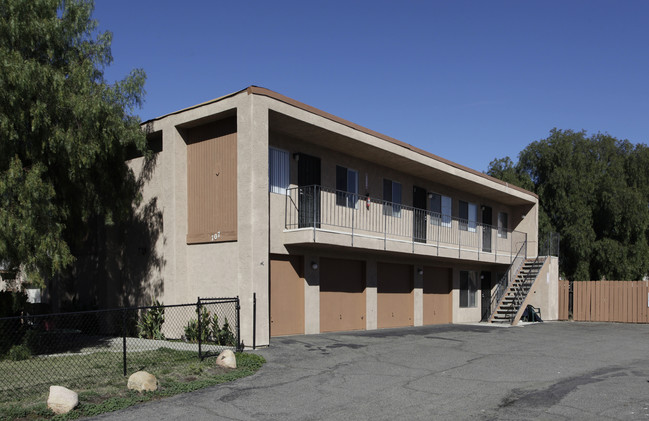 707 E Washington Ave in Escondido, CA - Building Photo - Building Photo