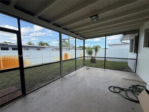 7611 NW 2nd St in Pembroke Pines, FL - Building Photo - Building Photo