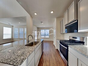 175 Pebble Creek Run in New Braunfels, TX - Foto de edificio - Building Photo