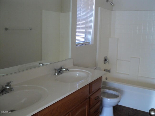 11549 W Cheryl Dr in Youngtown, AZ - Building Photo - Building Photo