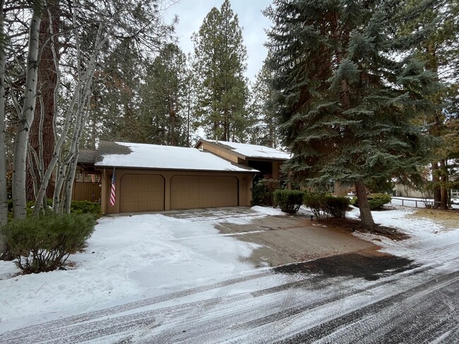 60639 Thunderbird Ct in Bend, OR - Building Photo - Building Photo