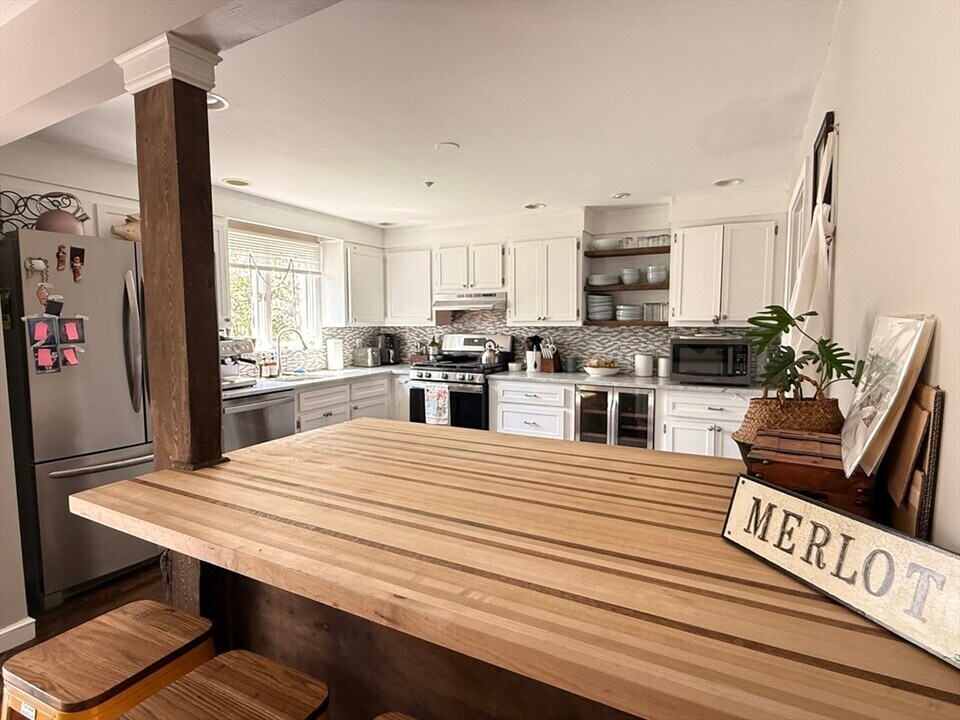 26 Hammond Pond Pkwy in Brookline, MA - Building Photo