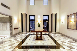 70 W Huron St, Unit 602 in Chicago, IL - Building Photo - Building Photo