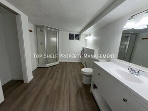 3816 Clinton Ave in Des Moines, IA - Building Photo - Building Photo