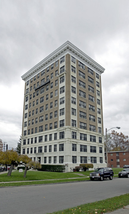 Commodore Apartments in Dayton, OH - Building Photo