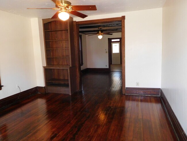 231-233 W 6th St in Waynesboro, PA - Building Photo - Building Photo