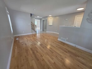 121 Dalgleish Ave in Kingston, ON - Building Photo - Building Photo