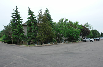 Country Inn Apartments in Bloomington, MN - Building Photo - Building Photo