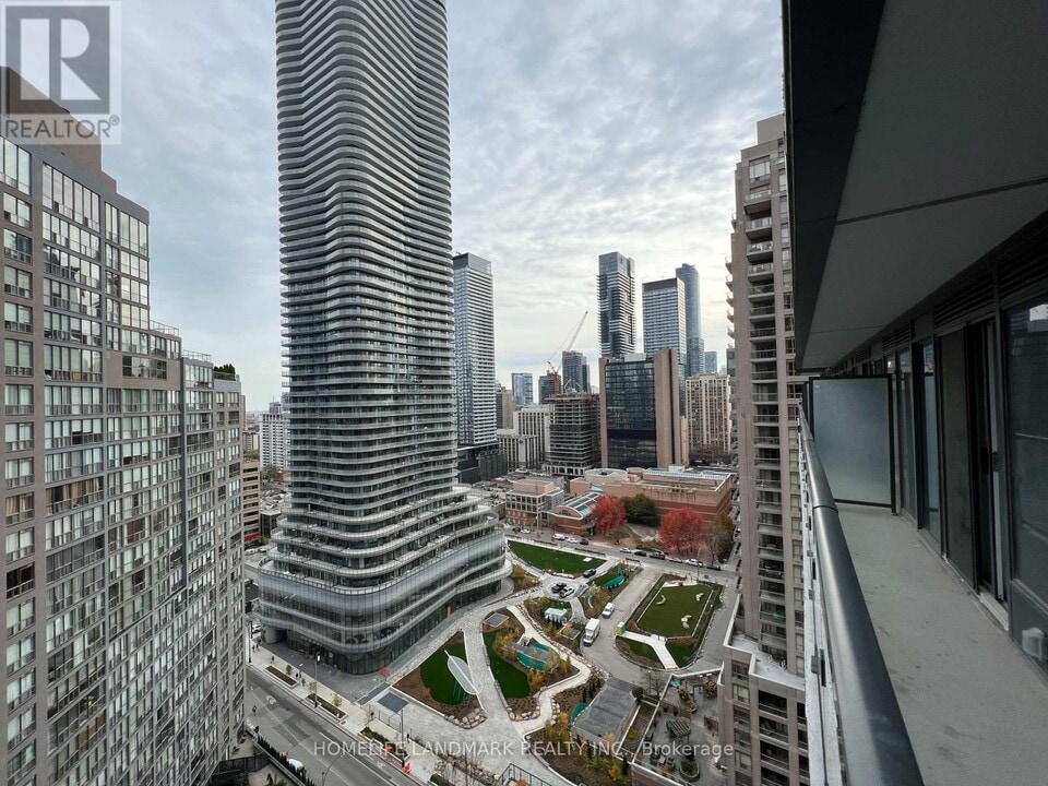 955 Bay St. in Toronto, ON - Building Photo