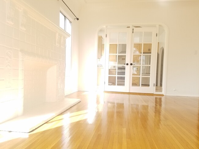 1609 1/2 S Sierra Bonita Ave, Unit 1609 1.2 in Los Angeles, CA - Building Photo - Building Photo