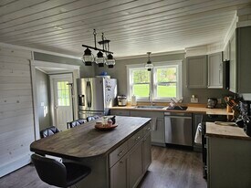 313 W River Rd, Unit Rear (apartment 2) in Augusta, ME - Building Photo