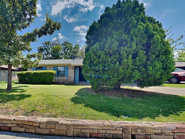 property at 2116 Crockett Dr