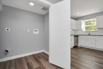 5709 Breland St in Houston, TX - Foto de edificio - Building Photo