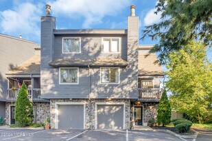 22 Devon Ct in Spring Lake, NJ - Building Photo