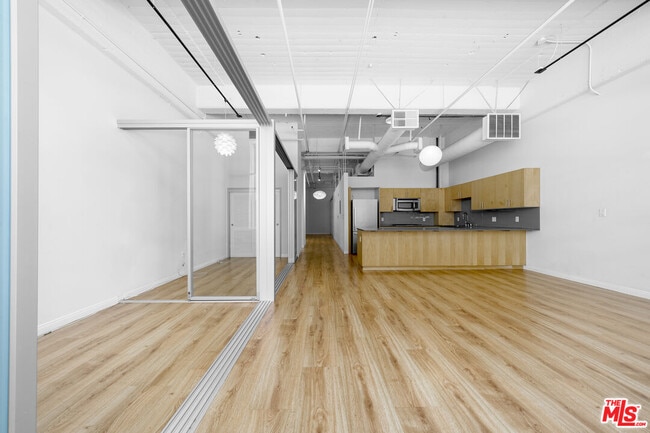 1130 Flower St in Los Angeles, CA - Building Photo - Building Photo