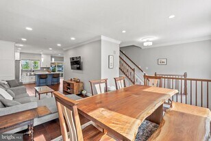 5944 Wescott Hills Way in Alexandria, VA - Building Photo