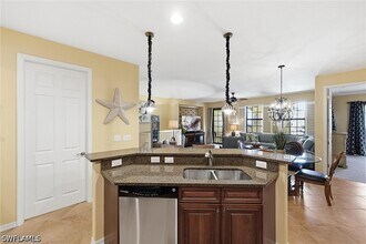 8986 Cambria Cir in Naples, FL - Foto de edificio - Building Photo