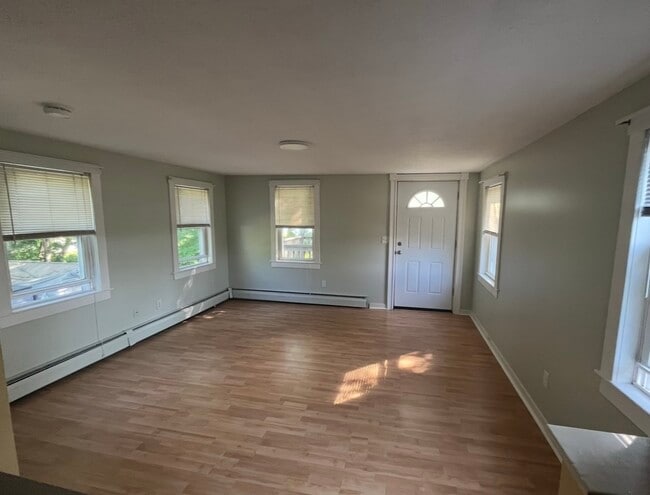 14 Cottage St, Unit 201 in Biddeford, ME - Building Photo - Building Photo