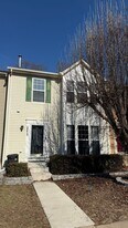 2570 Sylvan Moor Ln in Woodbridge, VA - Building Photo