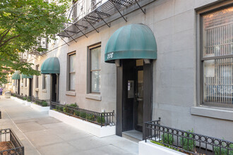 208-212 E 84th St in New York, NY - Building Photo - Building Photo