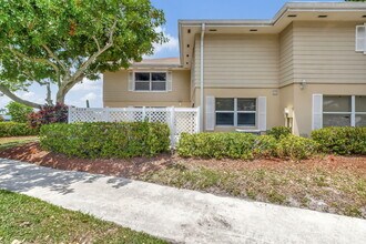 4004 Medford Ct in Boynton Beach, FL - Building Photo - Building Photo