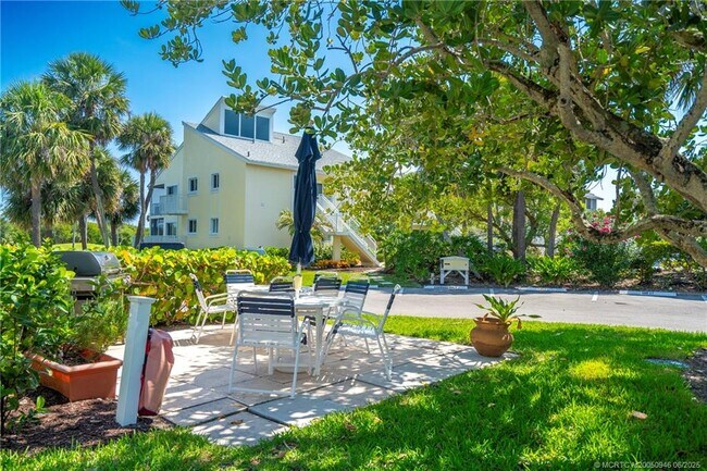5564 NE Gulfstream Way in Stuart, FL - Building Photo - Building Photo